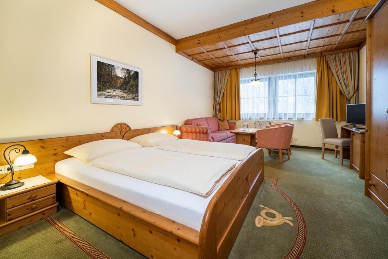 Ferienhotel Gasthof Zur Post ウンタータウエルン エクステリア 写真