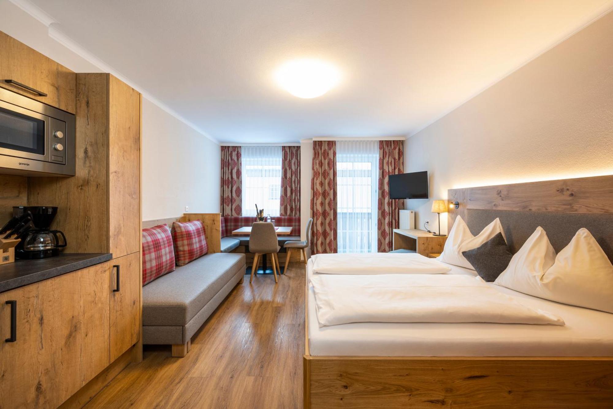 Ferienhotel Gasthof Zur Post ウンタータウエルン エクステリア 写真
