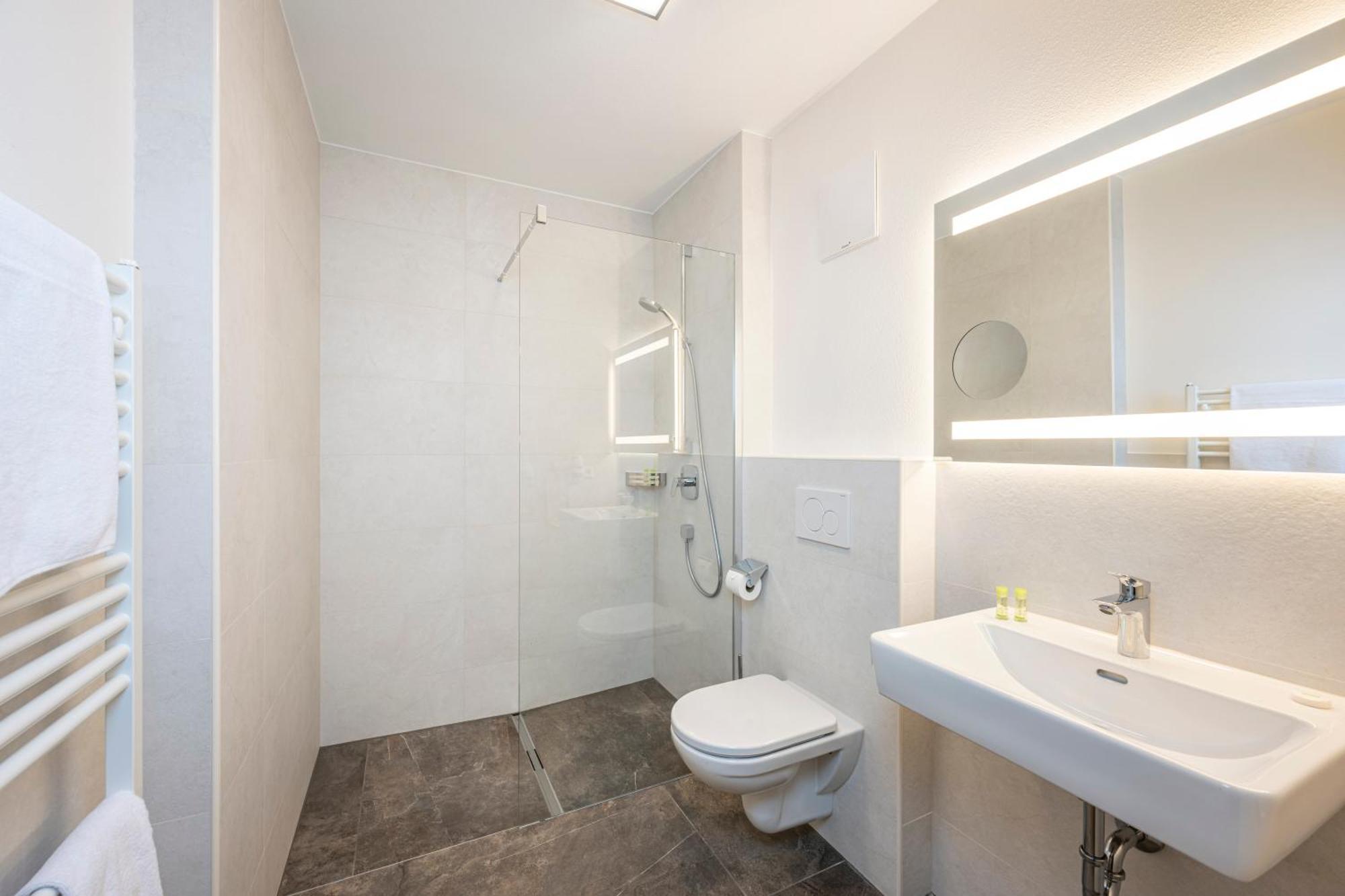 Ferienhotel Gasthof Zur Post ウンタータウエルン エクステリア 写真