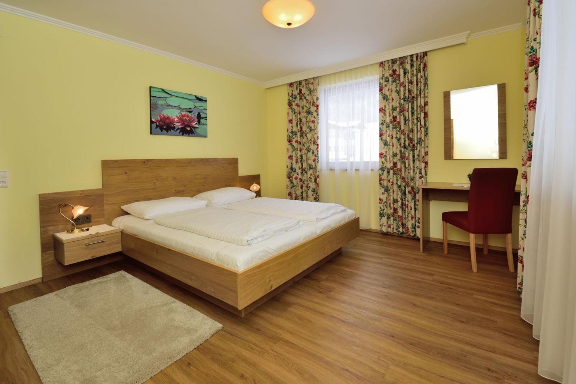 Ferienhotel Gasthof Zur Post ウンタータウエルン エクステリア 写真