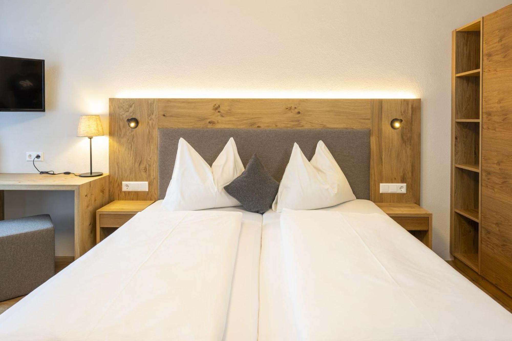 Ferienhotel Gasthof Zur Post ウンタータウエルン エクステリア 写真